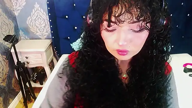 Snapshot of Sofiacowperx chatting on 06-26-26, 02:27 Sofiacowperx online show from 06-26-26, 02:27