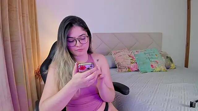 Lau Bee online show from 12-30-24, 08:36