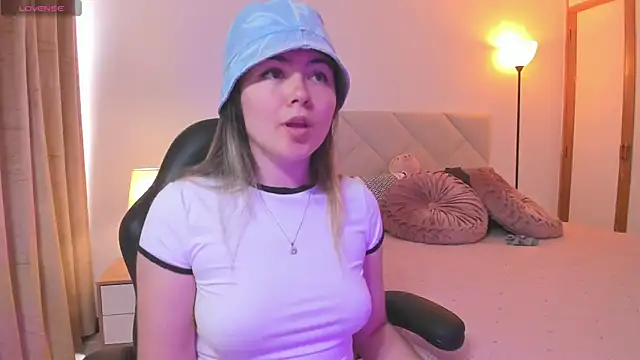 Lau Bee online show from 03-18-25, 02:37