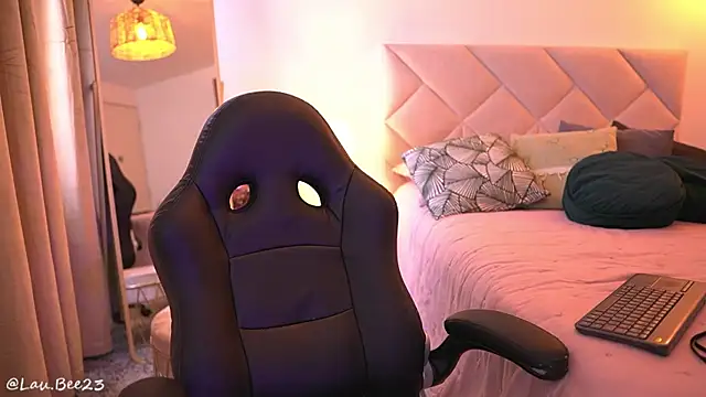 Lau Bee online show from 09-13-25, 06:08