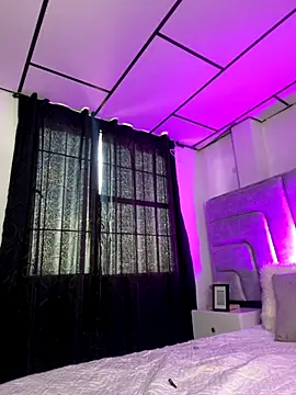 ZoeJohnsoon online show from 09-17-25, 03:24