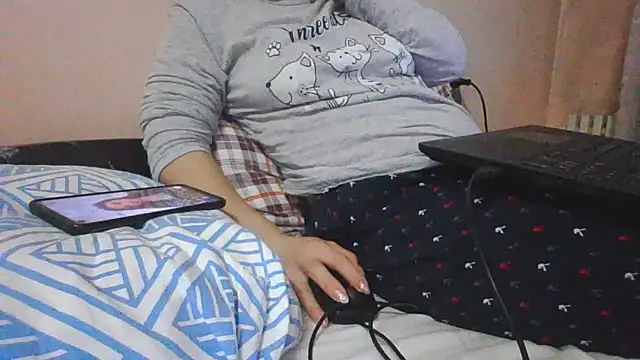 MikaKors online show from 01-06-25, 01:52