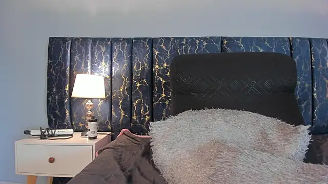 Sophia Lemos online show from 12-17-25, 01:50