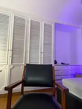 Adel Nesbiit online show from 04-18-26, 07:40