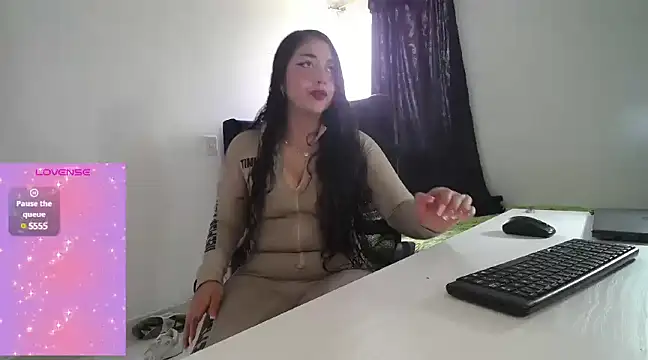 Estefany777 online show from 01-07-25, 08:31