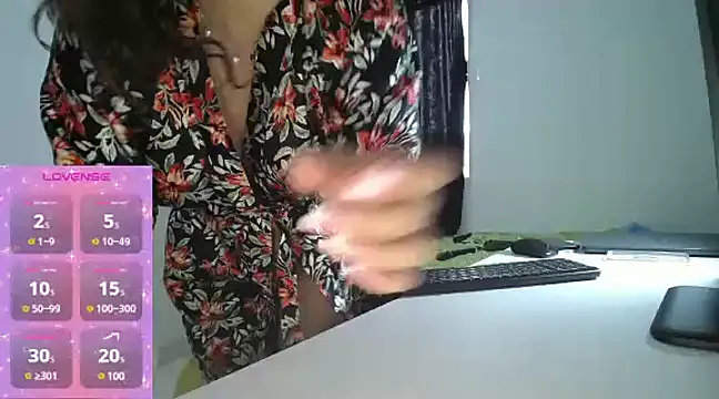 Estefany777 online show from 01-10-25, 10:15