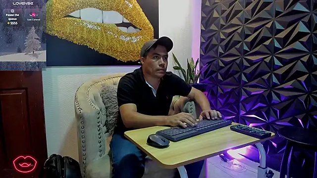 Snapshot of Jhonatan_Morales_S chatting on 02-04-25, 07:55 Jhonatan Morales S online show from 02-04-25, 07:55