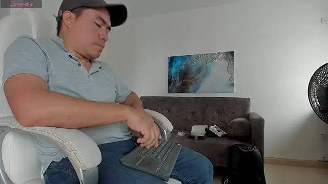 Snapshot of Jhonatan_Morales_S chatting on 02-05-25, 08:04 Jhonatan Morales S online show from 02-05-25, 08:04