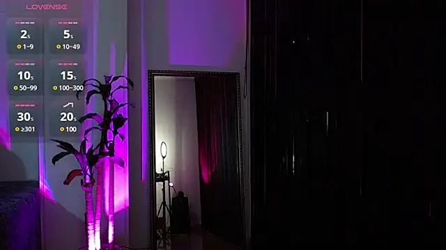 Snapshot of Charlee_pink chatting on 12-15-24, 01:35 Charlee pink online show from 12-15-24, 01:35