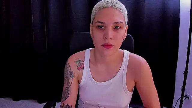 Snapshot of Charlee_pink chatting on 09-16-25, 01:12 Charlee pink online show from 09-16-25, 01:12