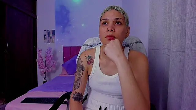 Snapshot of Charlee_pink chatting on 09-28-25, 01:00 Charlee pink online show from 09-28-25, 01:00