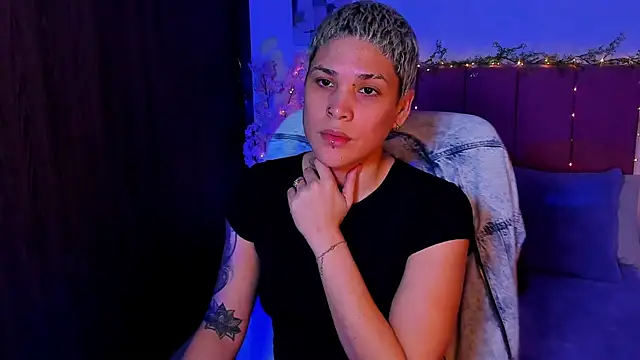 Snapshot of Charlee_pink chatting on 10-15-25, 06:52 Charlee pink online show from 10-15-25, 06:52