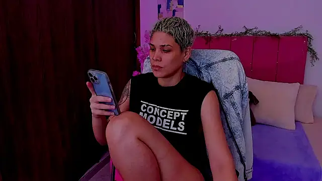 Snapshot of Charlee_pink chatting on 10-17-25, 07:16 Charlee pink online show from 10-17-25, 07:16