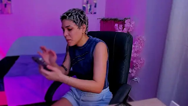 Charlee pink online show from 11-25-25, 08:09