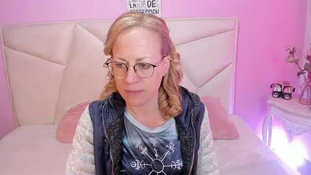 Snapshot of SammySanders chatting on 09-19-25, 12:50 SammySanders online show from 09-19-25, 12:50