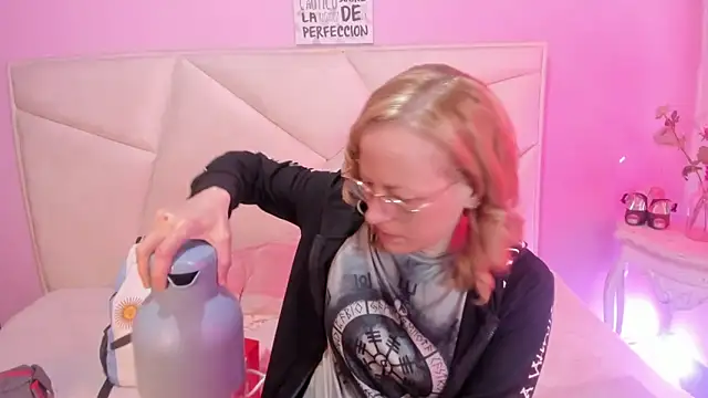 Snapshot of SammySanders chatting on 09-22-25, 01:13 SammySanders online show from 09-22-25, 01:13