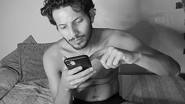 Snapshot of Nicholasrodrii chatting on 06-14-26, 02:24 Nicholasrodrii online show from 06-14-26, 02:24