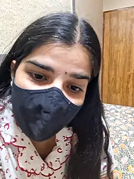 Snapshot of aaliya_bhattt chatting on 07-13-26, 01:03 aaliya bhattt online show from 07-13-26, 01:03