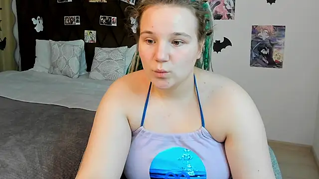 GloriaHylivi online show from 12-22-24, 07:44