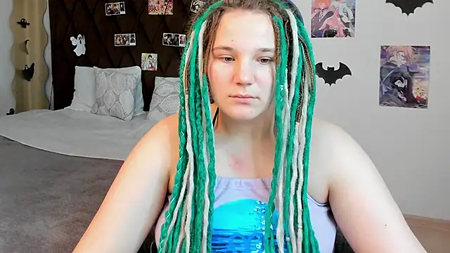 GloriaHylivi online show from 12-22-24, 11:00