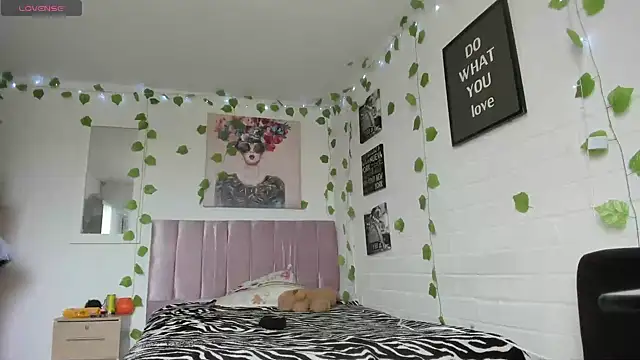 katt  black   online show from 10-31-25, 08:32