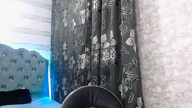 lily jamesx online show from 02-12-25, 11:51