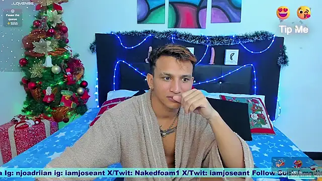 Snapshot of nakedfoam1 chatting on 12-27-24, 01:22 nakedfoam1 online show from 12-27-24, 01:22