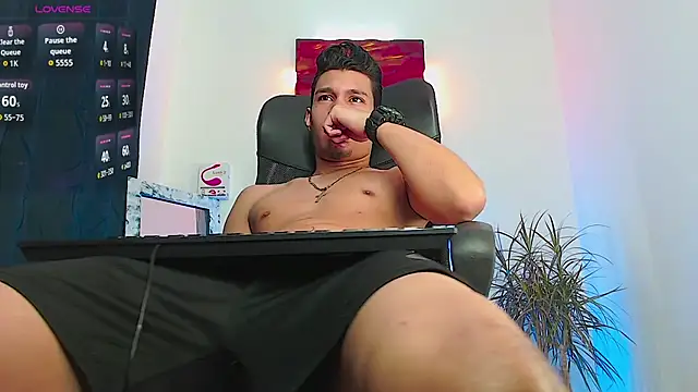 Snapshot of dirtyboy_23 chatting on 10-15-25, 05:07 dirtyboy 23 online show from 10-15-25, 05:07