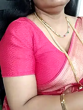 Snapshot of Deepthi_Mysore chatting on 02-19-25, 02:23 Deepthi Mysore online show from 02-19-25, 02:23