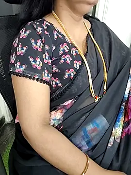 Snapshot of Deepthi_Mysore chatting on 03-10-25, 06:56 Deepthi Mysore online show from 03-10-25, 06:56
