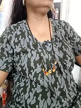 Snapshot of Deepthi_Mysore chatting on 09-09-25, 04:39 Deepthi Mysore online show from 09-09-25, 04:39