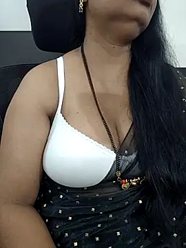 Snapshot of Deepthi_Mysore chatting on 10-15-25, 04:18 Deepthi Mysore online show from 10-15-25, 04:18