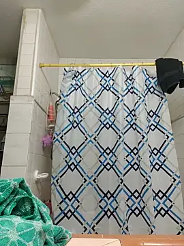 Snapshot of ed44435 chatting on 10-10-25, 06:01 ed44435 online show from 10-10-25, 06:01