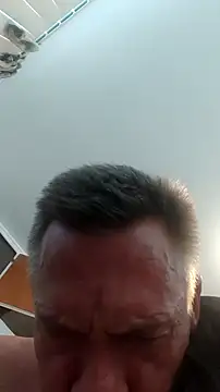 Snapshot of ed44435 chatting on 10-19-25, 04:40 ed44435 online show from 10-19-25, 04:40