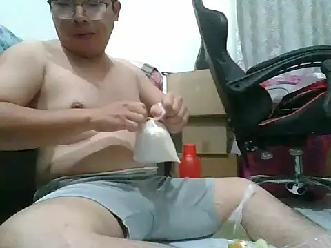 Snapshot of shyboymasturbation chatting on 01-03-25, 03:44 shyboymasturbation online show from 01-03-25, 03:44