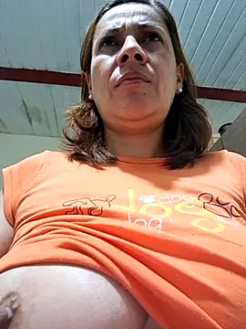 Snapshot of Zaralu_ chatting on 04-22-26, 01:01 Zaralu online show from 04-22-26, 01:01