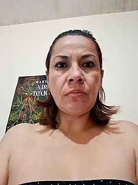 Snapshot of Zaralu_ chatting on 05-16-26, 01:32 Zaralu online show from 05-16-26, 01:32