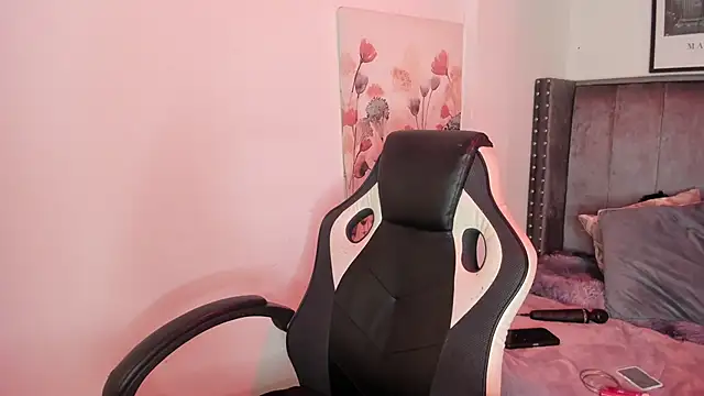 Alaia Cute online show from 11-19-25, 04:12