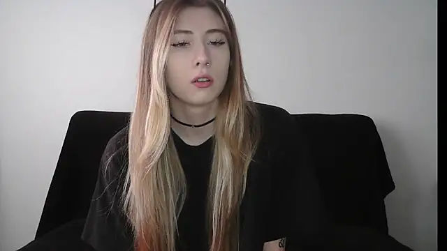 ErikaShyy online show from 10-03-25, 09:39