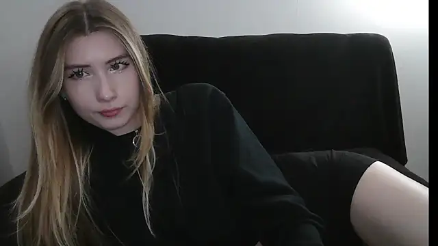 Snapshot of ErikaShyy chatting on 05-18-26, 01:39 ErikaShyy online show from 05-18-26, 01:39