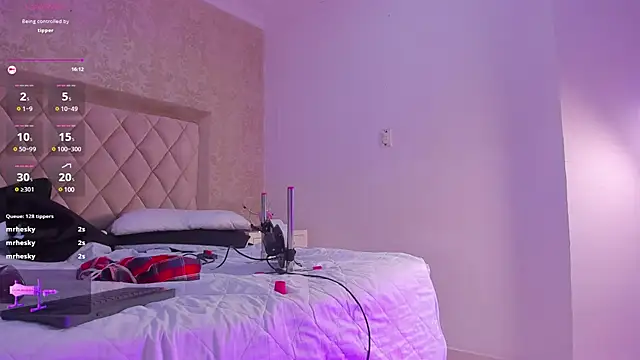 Snapshot of LiaFlowers chatting on 01-14-25, 01:26 LiaFlowers online show from 01-14-25, 01:26