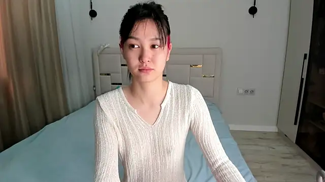 Snapshot of Lola_Peach chatting on 05-24-26, 04:06 Lola Peach online show from 05-24-26, 04:06