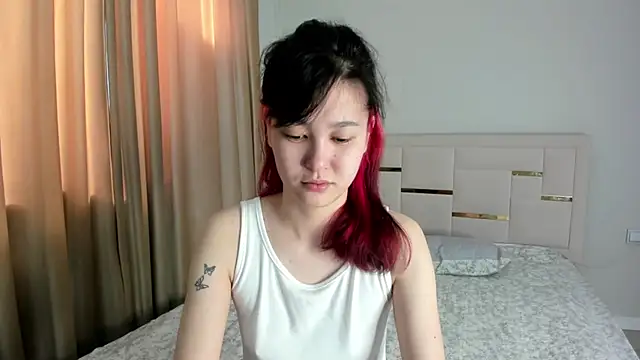 Snapshot of Lola_Peach chatting on 06-01-26, 02:35 Lola Peach online show from 06-01-26, 02:35