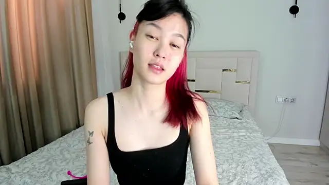 Snapshot of Lola_Peach chatting on 06-02-26, 04:14 Lola Peach online show from 06-02-26, 04:14