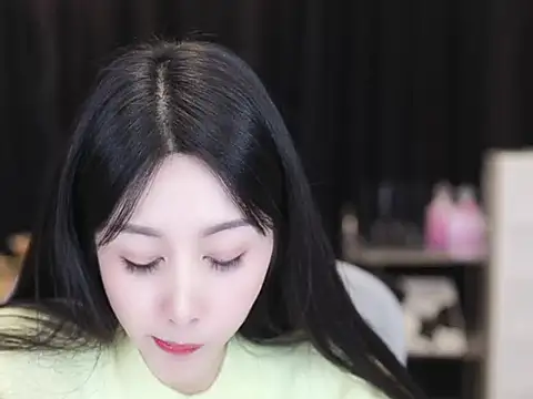 Nuyoah-77 online show from 11-04-25, 01:54