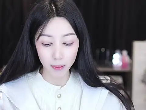 Nuyoah-77 online show from 12-21-25, 01:51