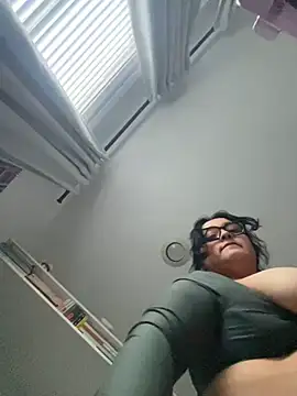 Snapshot of girlygirl1313 chatting on 02-21-25, 10:26 girlygirl1313 online show from 02-21-25, 10:26