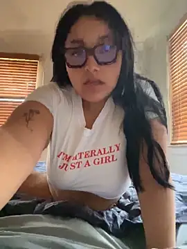 Snapshot of girlygirl1313 chatting on 03-01-25, 01:18 girlygirl1313 online show from 03-01-25, 01:18