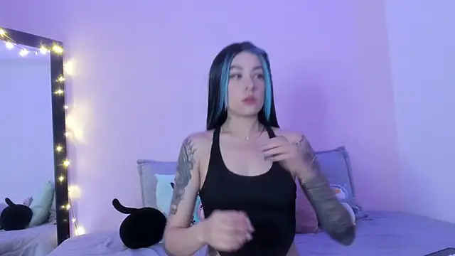 Snapshot of ValeriaCox chatting on 02-08-25, 10:39 ValeriaCox online show from 02-08-25, 10:39