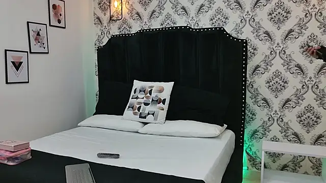 SaaraBrown online show from 10-07-25, 12:13